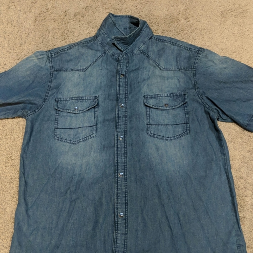 Short sleeve buttok up